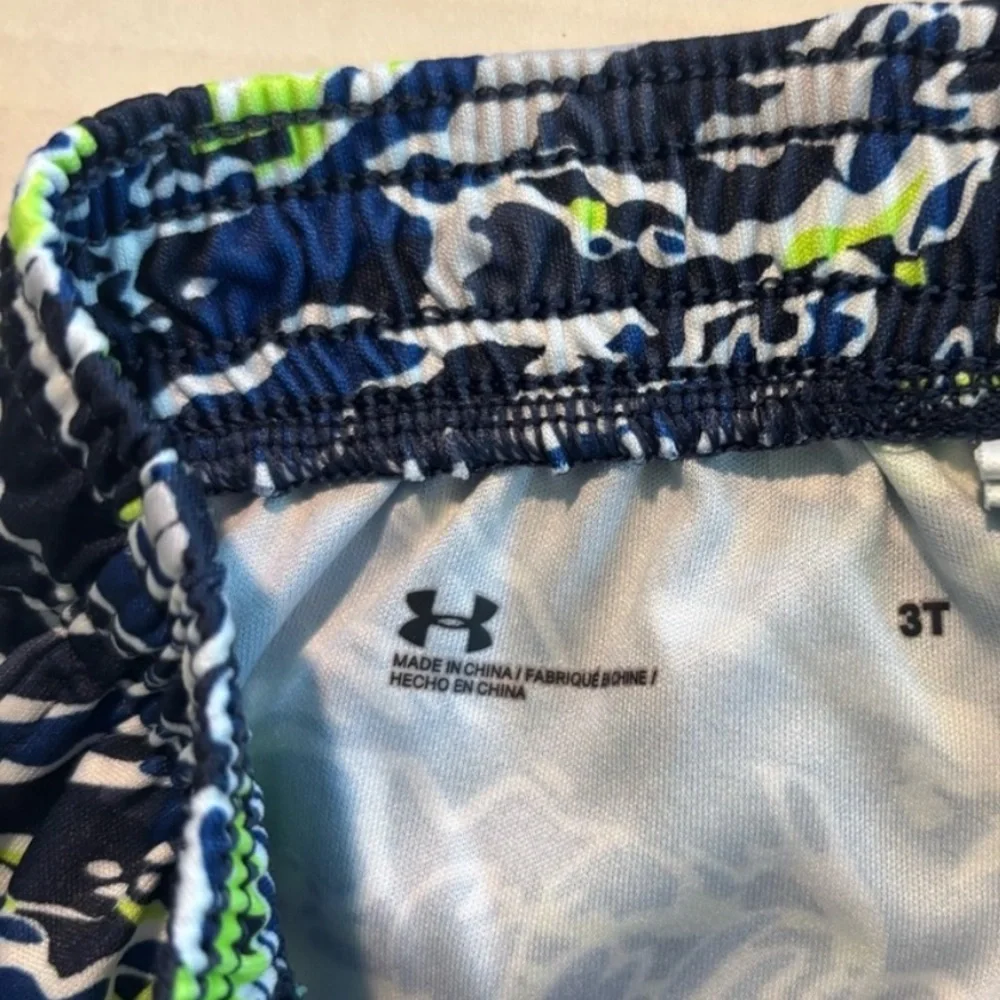 Under Armour Boys‎ Bundle 2 shirts Sz 4 and shorts Sz 3 Athletic Set LIKE NEW